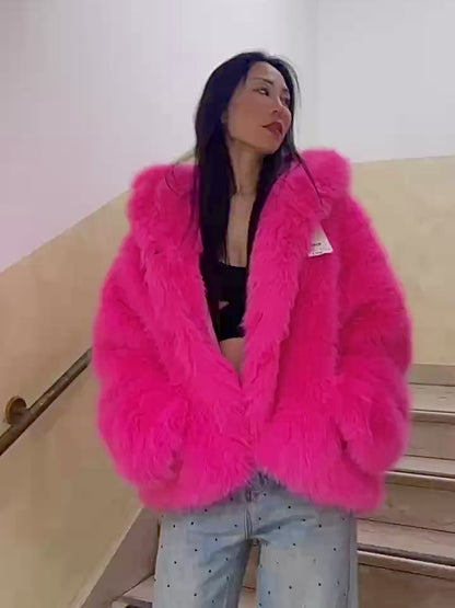 Pelliccia ecologica con cappuccio