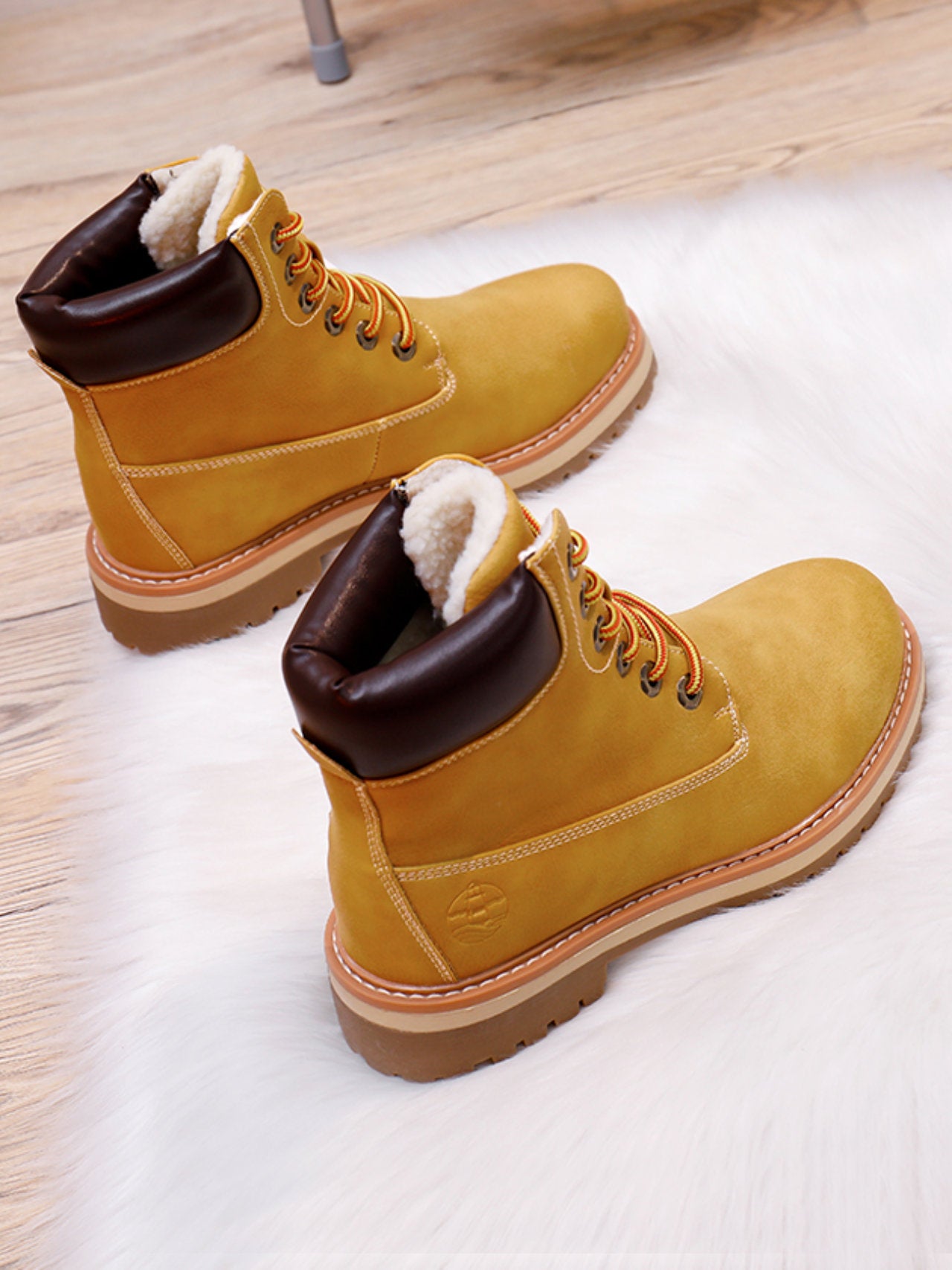 Stivaletti stringati con pelo dentro – New Line